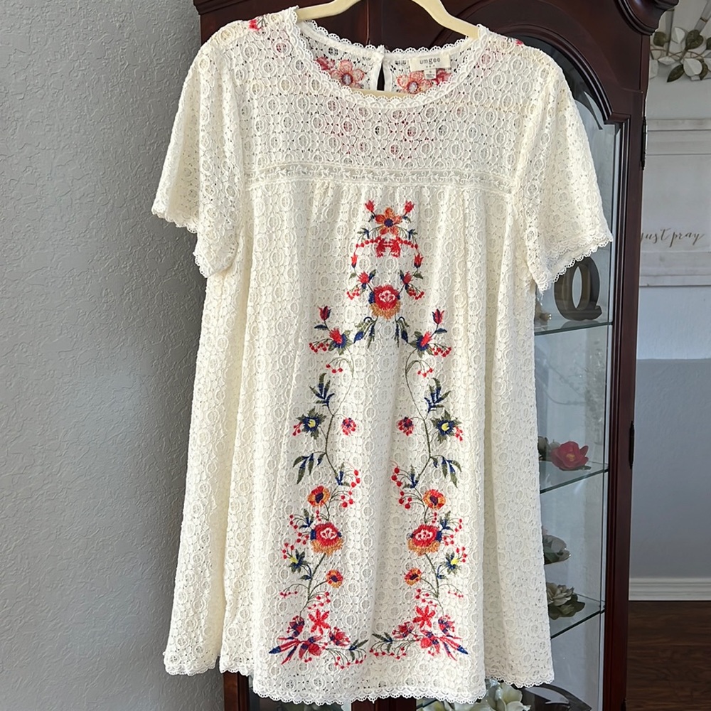 Women’s Umgee Lace and Embroidered Detail Dress in Size S